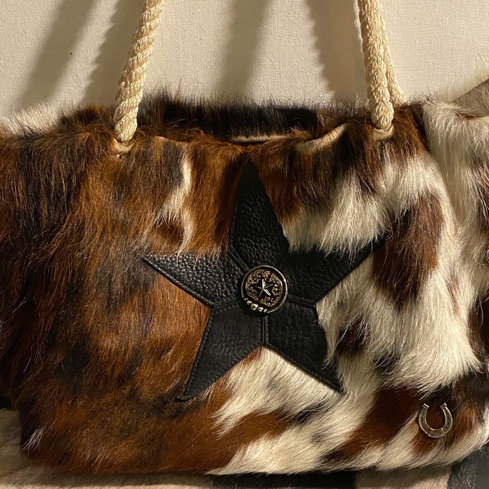 Chic Fur Tote Bag with Black Star Accent